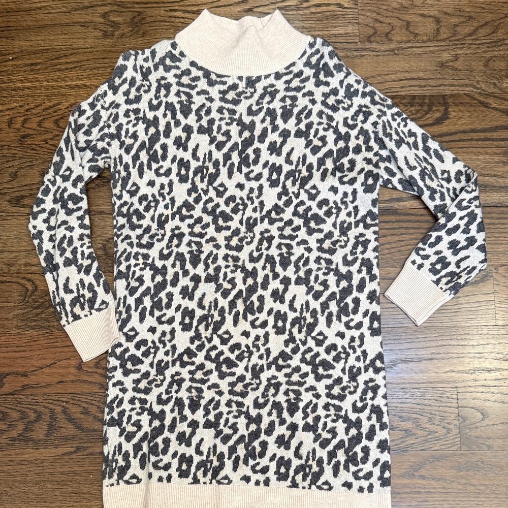 ❤️LOFT Black and White Animal Print Long Sleeve Dress